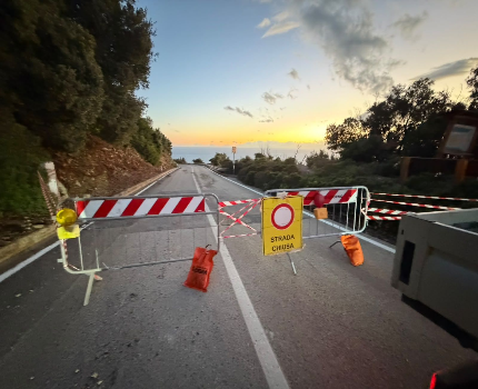 immagine notizia Maltempo ELBA. Chiusa al transito un tratto della SP 25b per consentire lo svuotamento delle reti paramassi